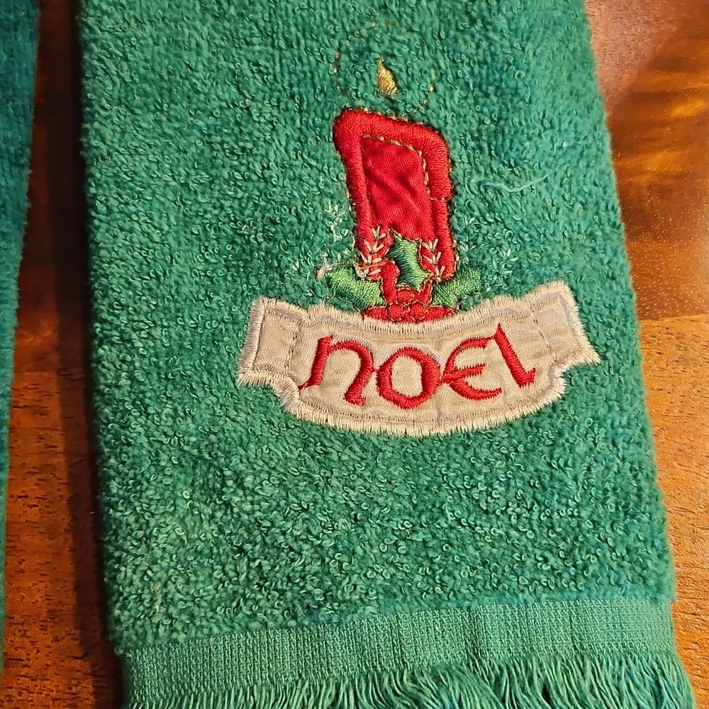 Festive Christmas Holiday Hand Towels Set - Red and Green 7 Vintage